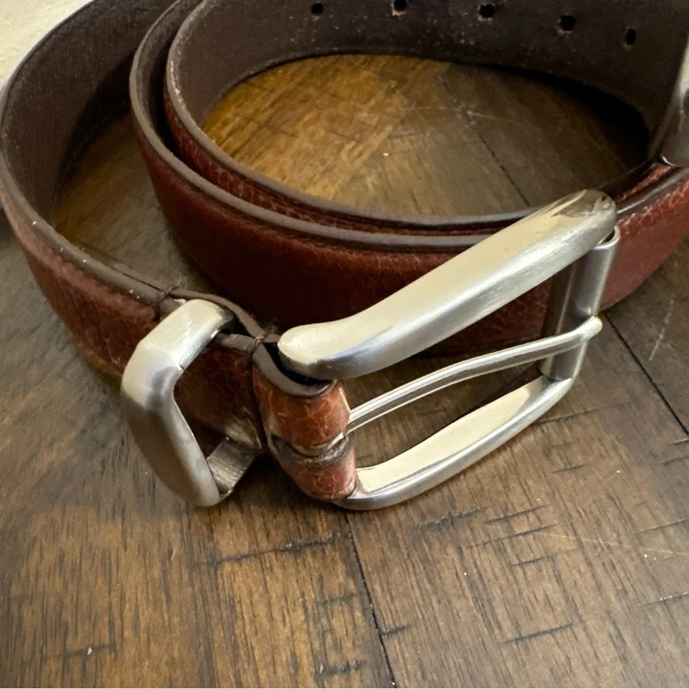 MEN'S‎ DOCKERS LIGHT BROWN GENUINE LEATHER BELT SIZE 45/105cm.